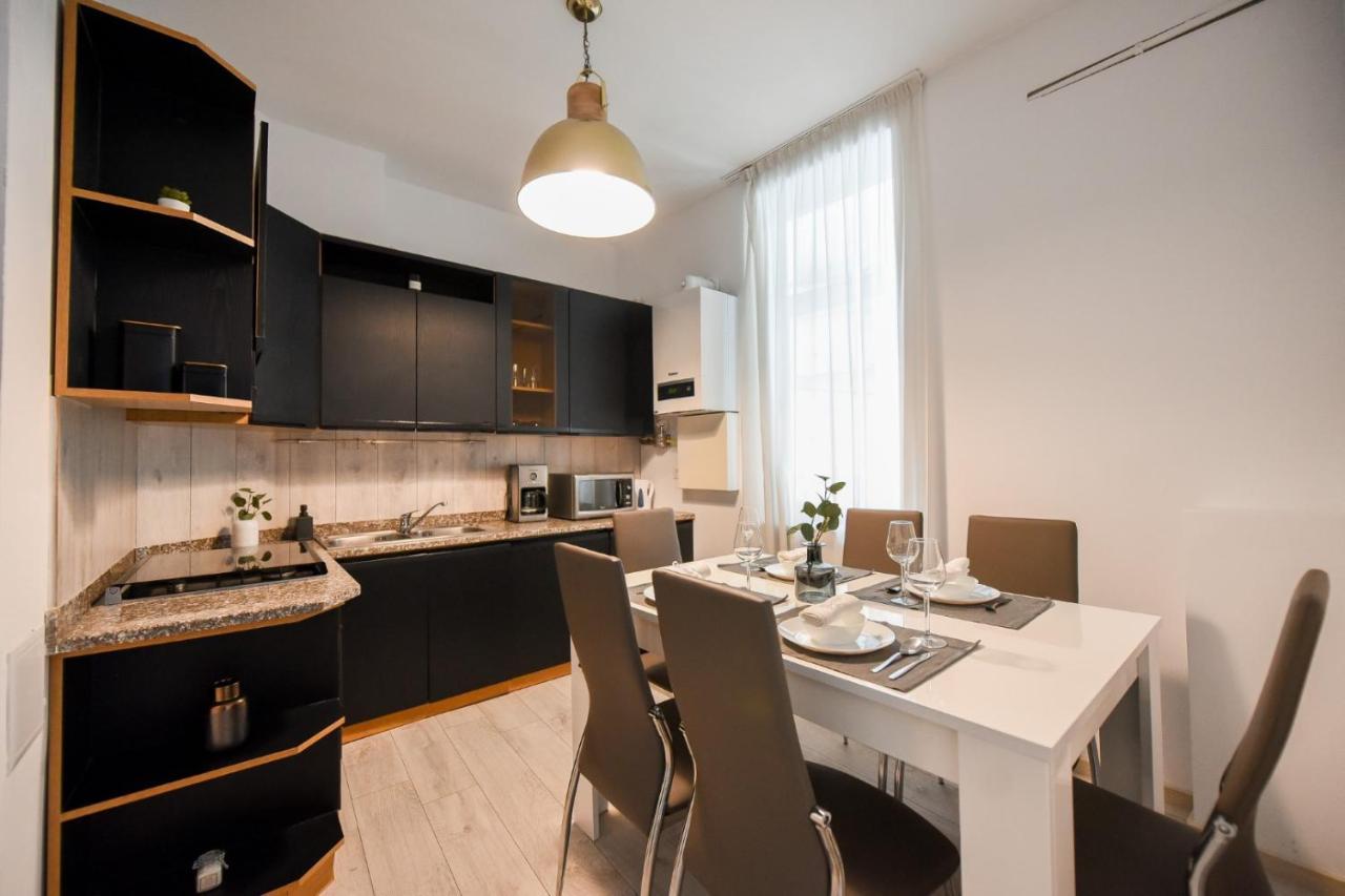 Amazing Location & Elegant Apt - Old Town Apartment Bucharest Exterior photo